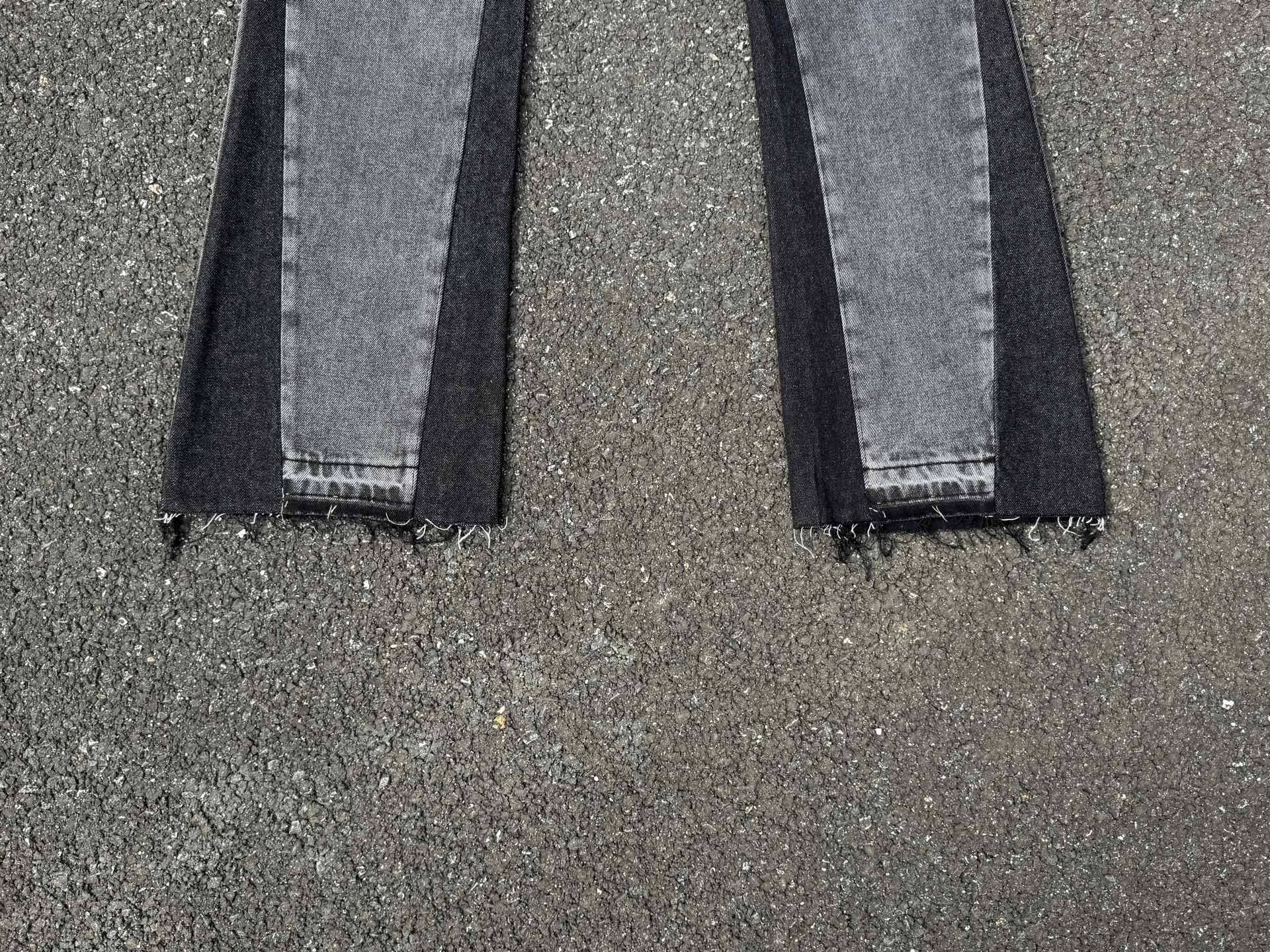 P246💰G990 GALLERY DEPT Denim Flared Jeans Washed and Distressed Spliced ​​Jeans Denim Washing Factory. During this process, the owner of the washing factory helped introduce a boss who once worked for Levi OEM and started his own business. This also paved the way for the following styles. Therefore, Levi's remodeled single product for the base plate is really familiar. Whether it is the fabrics supplied or the lathes used in production, there is nothing to choose from. -Color: Black -Size: S-XXL (corresponding to 28-36)
